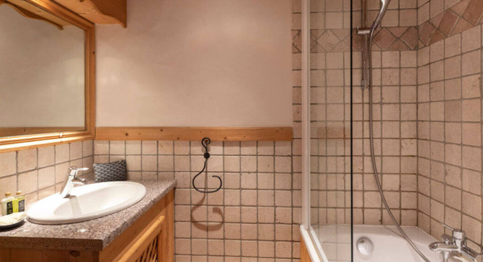 Hotel Les Cascades, Courchevel 1650 ski chalet, image 5